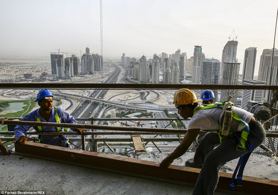 workers conditions in dubai (2)