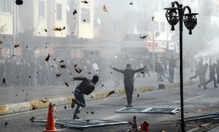 turkey kurds clashes with police