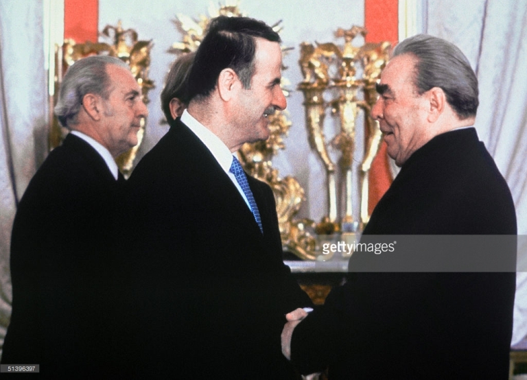 syrian-president-hafez-alassad-shakes-hands-08-october-1980-in-in-picture-id51396397